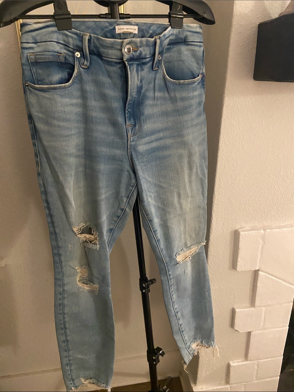 Good American Light Wash Distressed Cropped Jeans